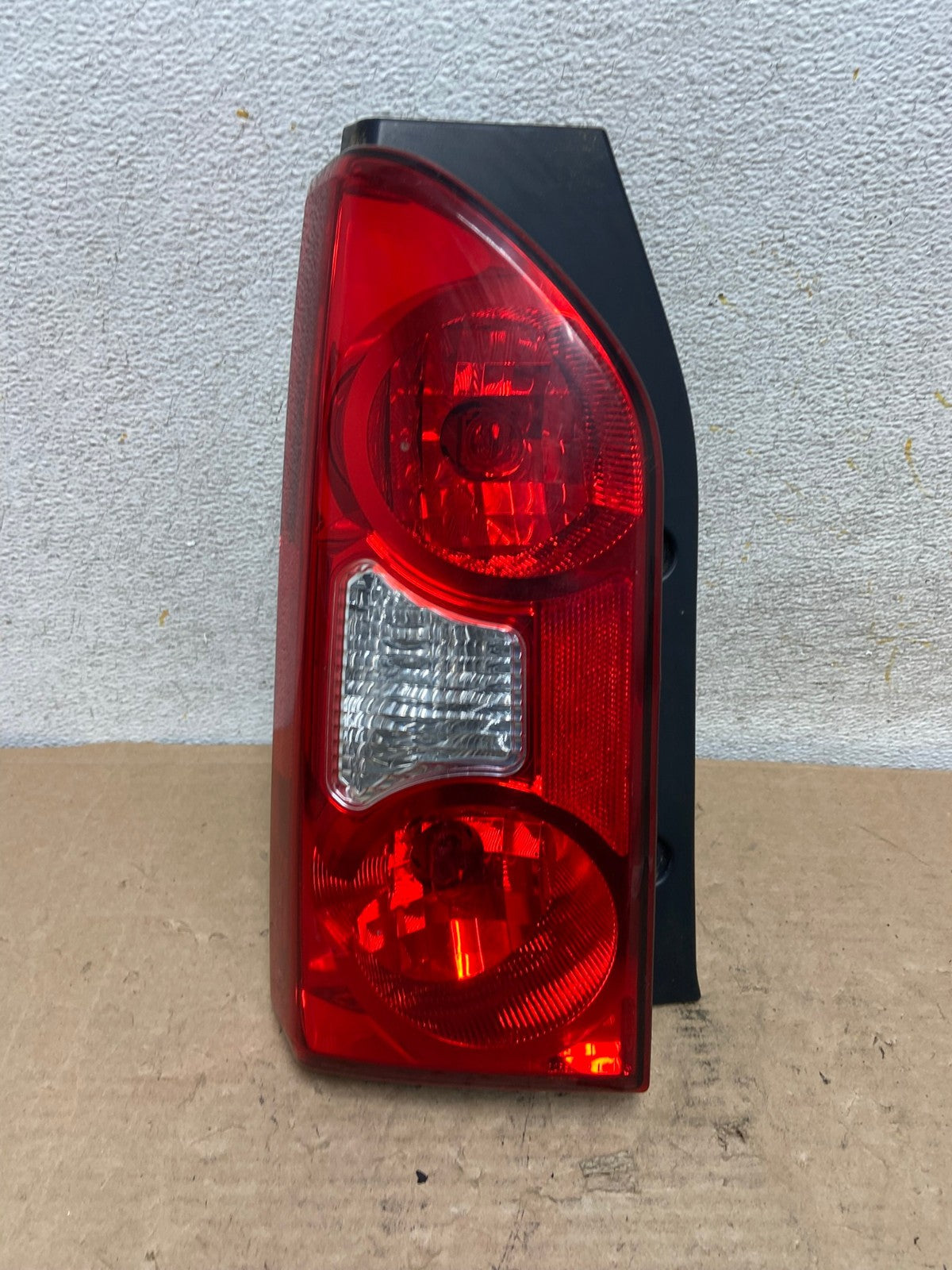 2005 to 2015 Nissan Xterra Tail light Left Driver Lh Side AI0991 LK0