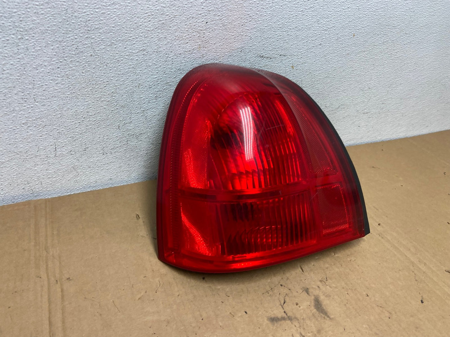 2003 to 2011 Lincoln Town Car Left Driver Lh Side Tail Light AD2781 LK2