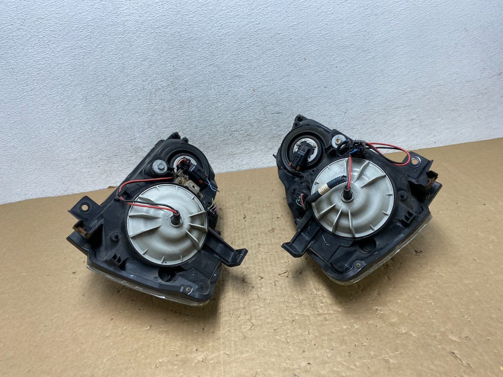 2002 to 2004 Nissan Altima Left+Right Side Set Halogen Headlights AF8139 DW8