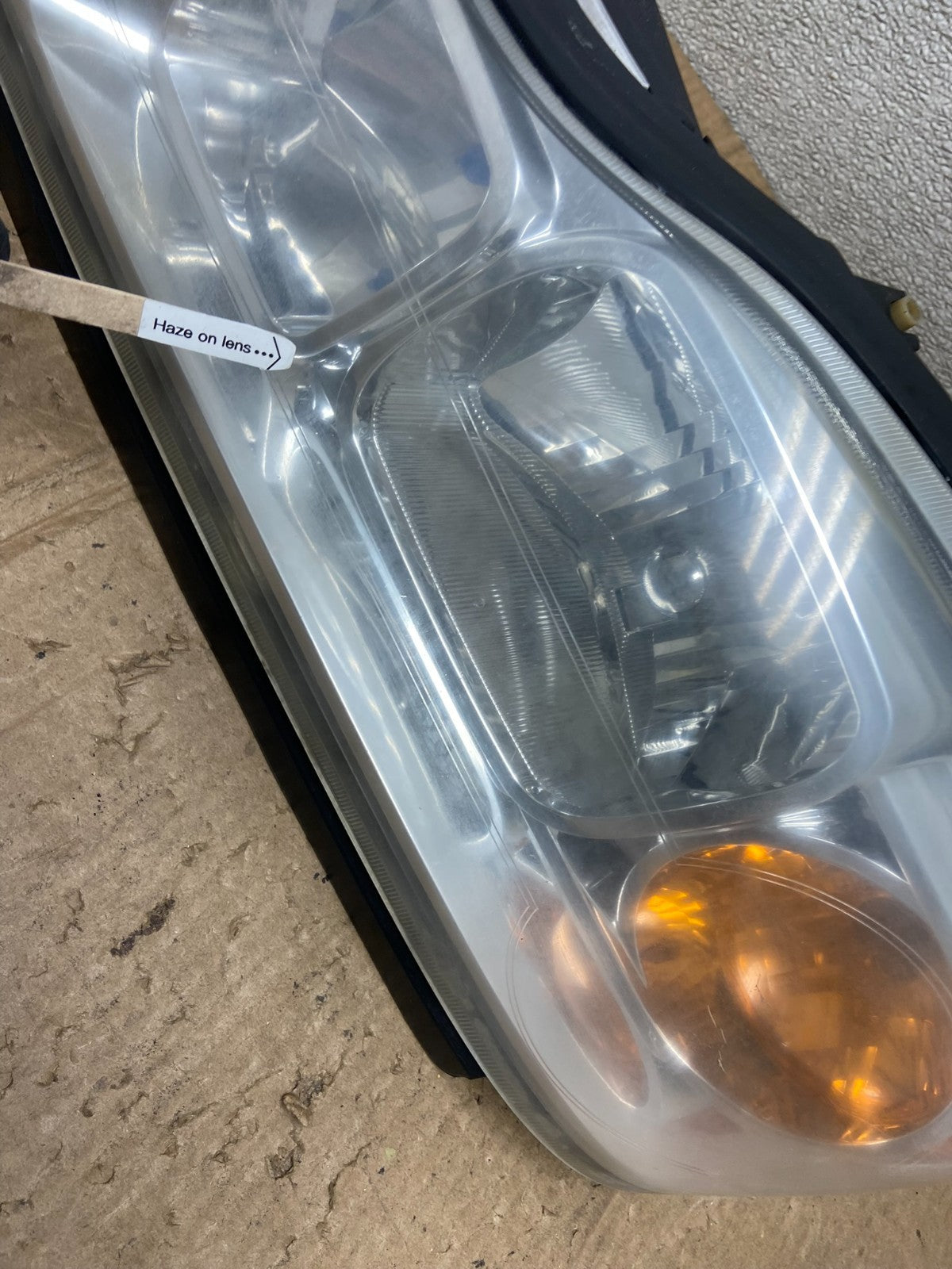 2006 to 2007 Saturn Vue Headlight Left Driver LH Side Halogen AA7105 DW5