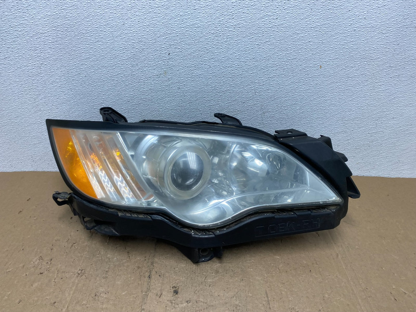 2008-2009 Subaru Legacy Right Passenger Rh Side Headlight Halogen AC7248 DW0