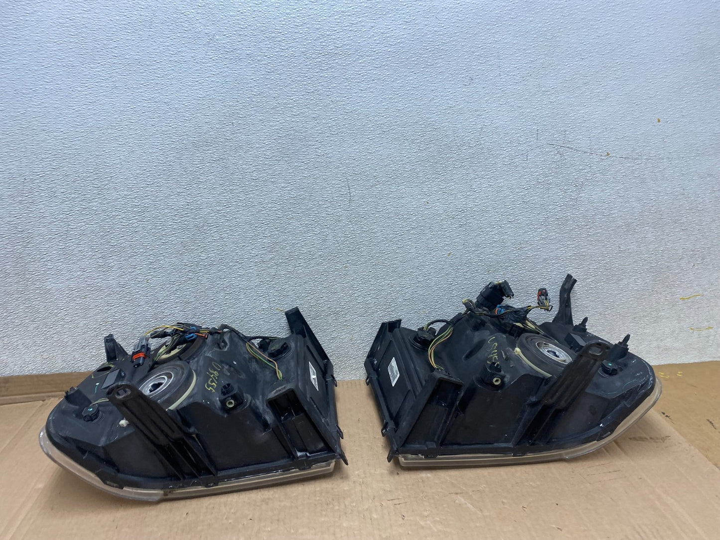 2007 - 2014 GMC Sierra Left+Right Halogen Headlights U8455 DW12