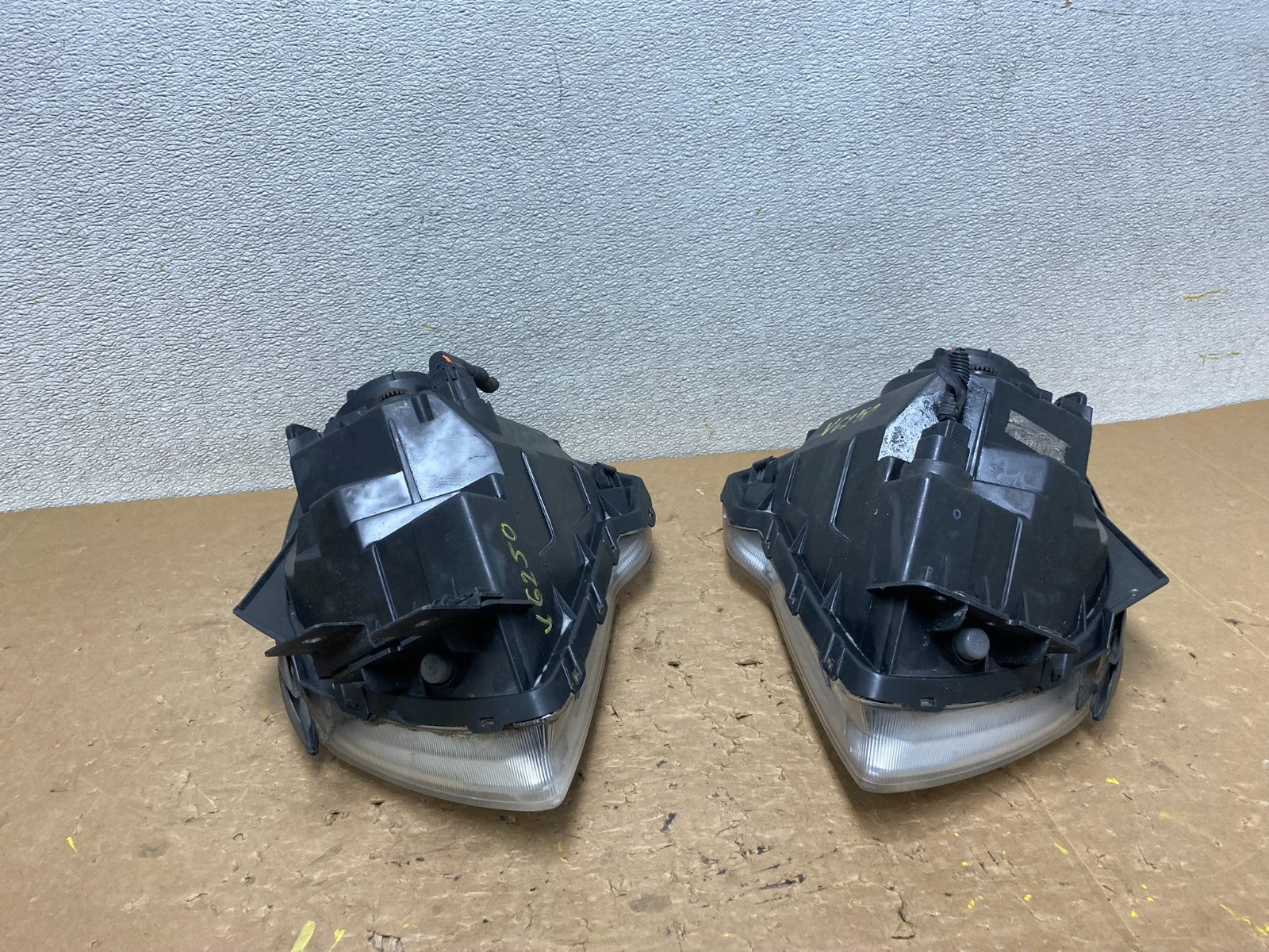 2007 to 2010 Kia Sportage Left+Right Halogen Headlights Oem V6250 DW16