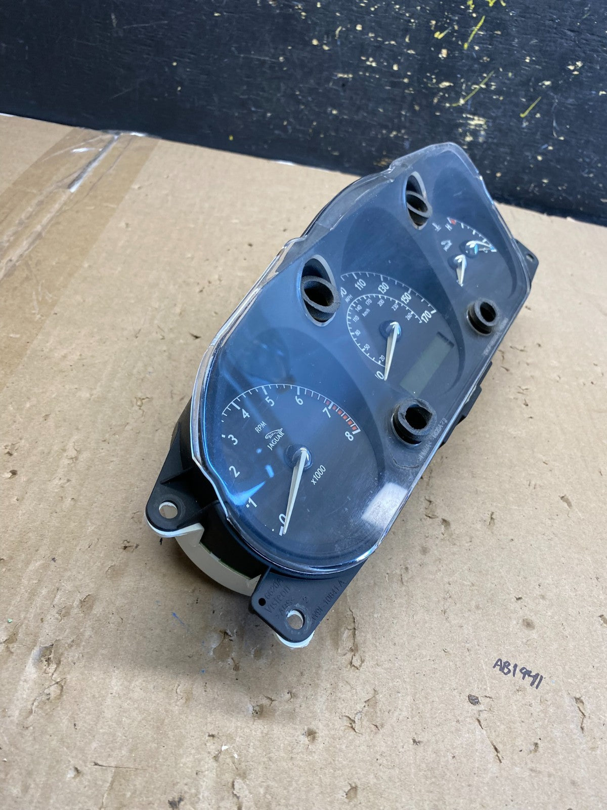 2004 to 2005 Jaguar XJ8 Instrument Cluster Gauge Speedometer AB2117 DG1