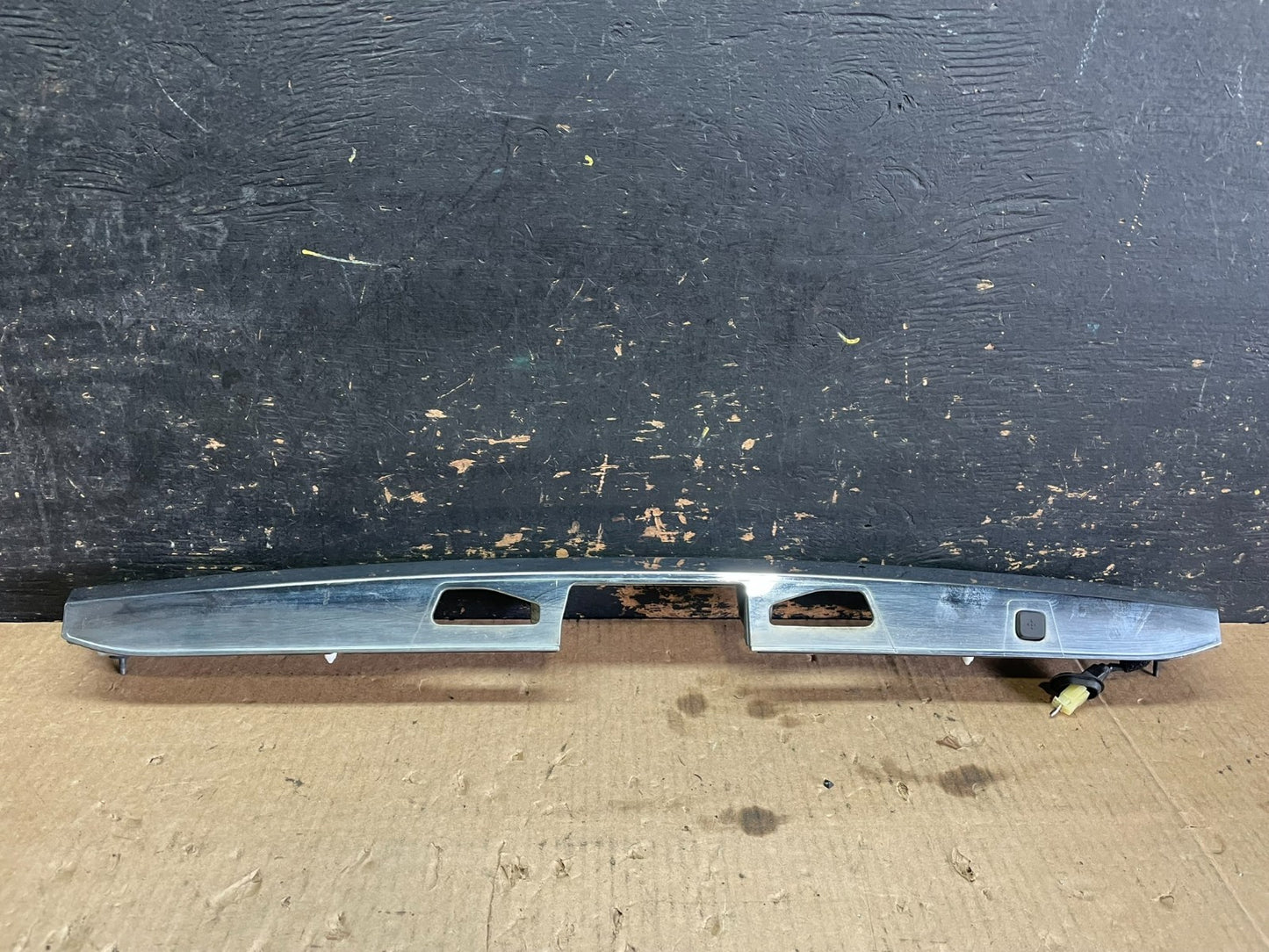 2011 to 2013 Honda Odyssey Rear Camera License Plate Trim Molding Panel Y9686 PS3