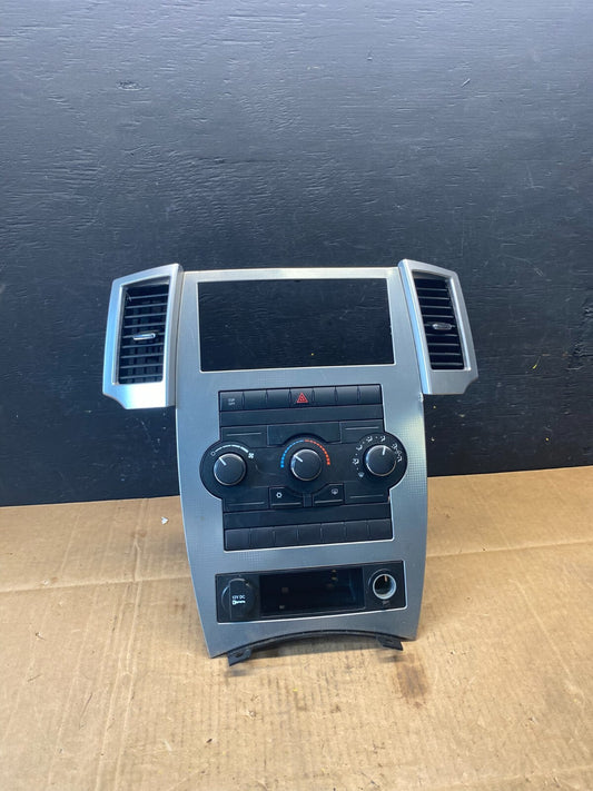 2008 2009 2010 Jeep Commander Grand Cherokee A/C Climate Control Bezel AA9158 DG0
