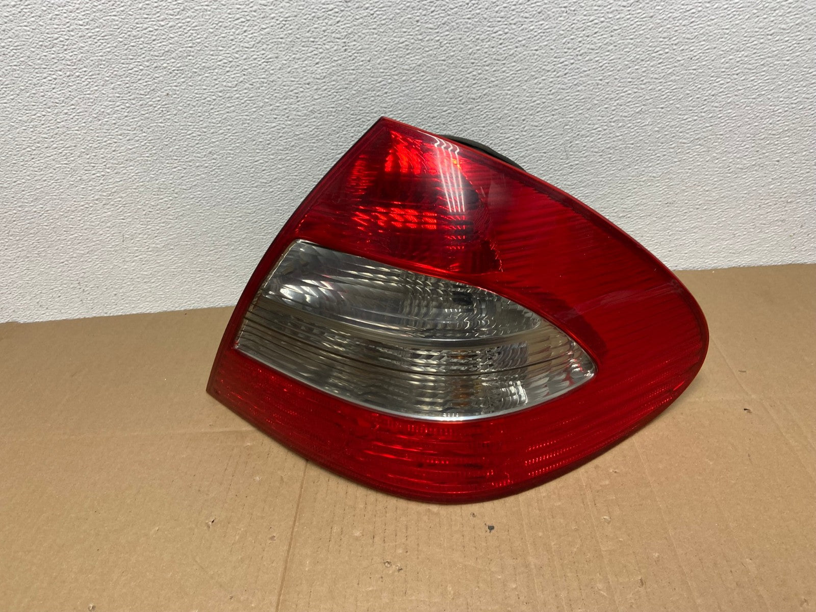 2007 - 2009 Mercedes E E320 E500 Sedan Right Passenger Tail Light OEM AB8080 LK0