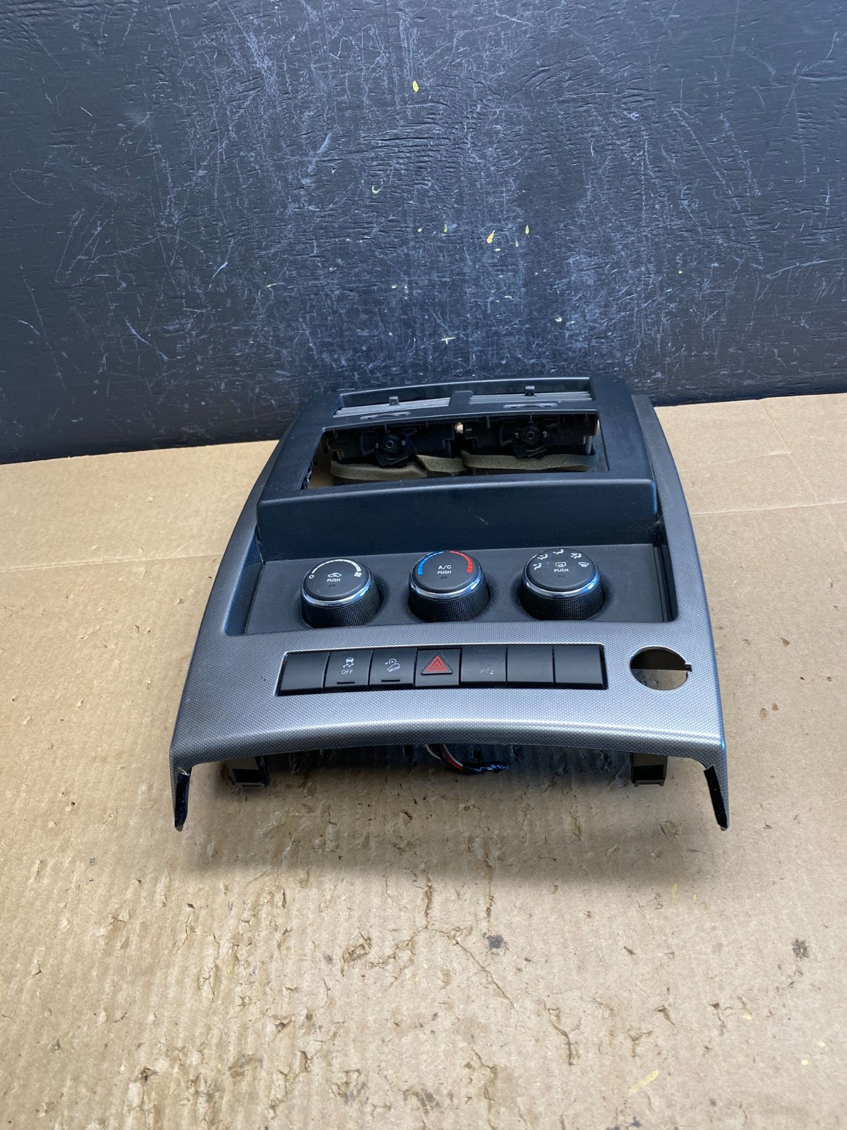 2008 to 2012 Jeep Liberty Dash Climate Temperature Control Radio Bezel AC9141 DG3