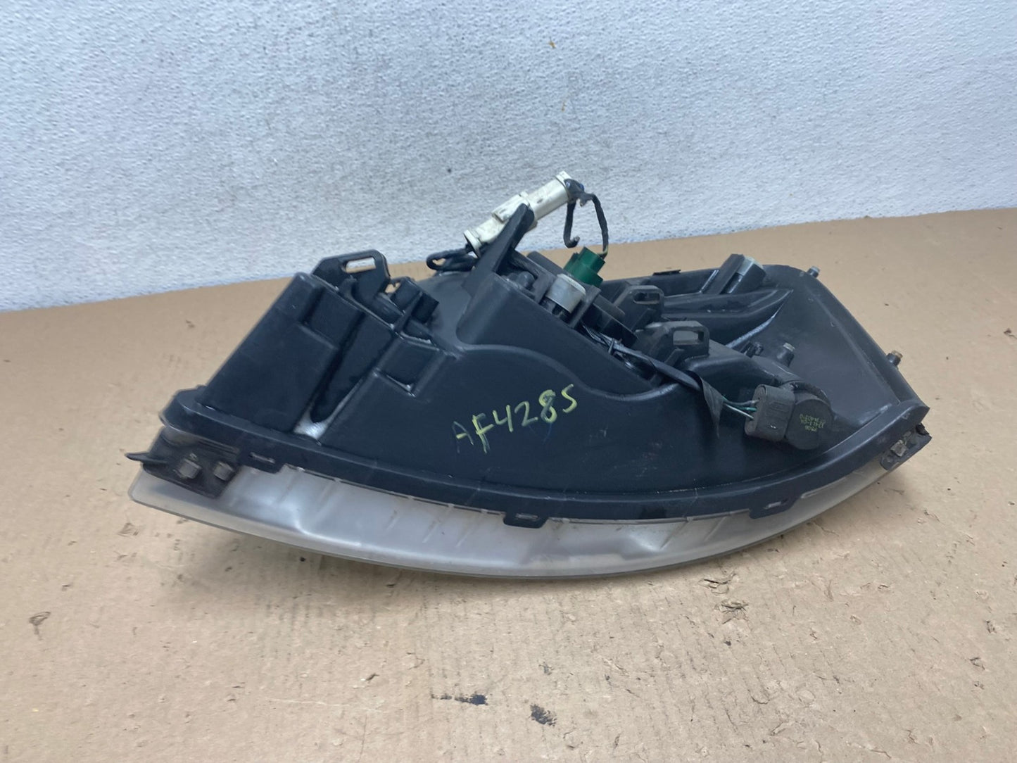 2004 - 2007 Ford Freestar Right Passenger Side Headlight Halogen AF4285 LK6