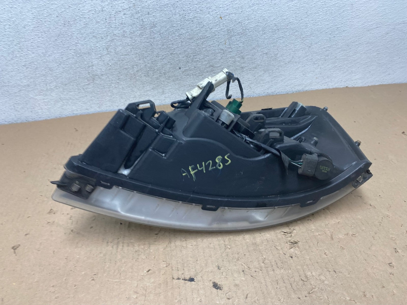 2004 - 2007 Ford Freestar Right Passenger Side Headlight Halogen AF4285 LK6