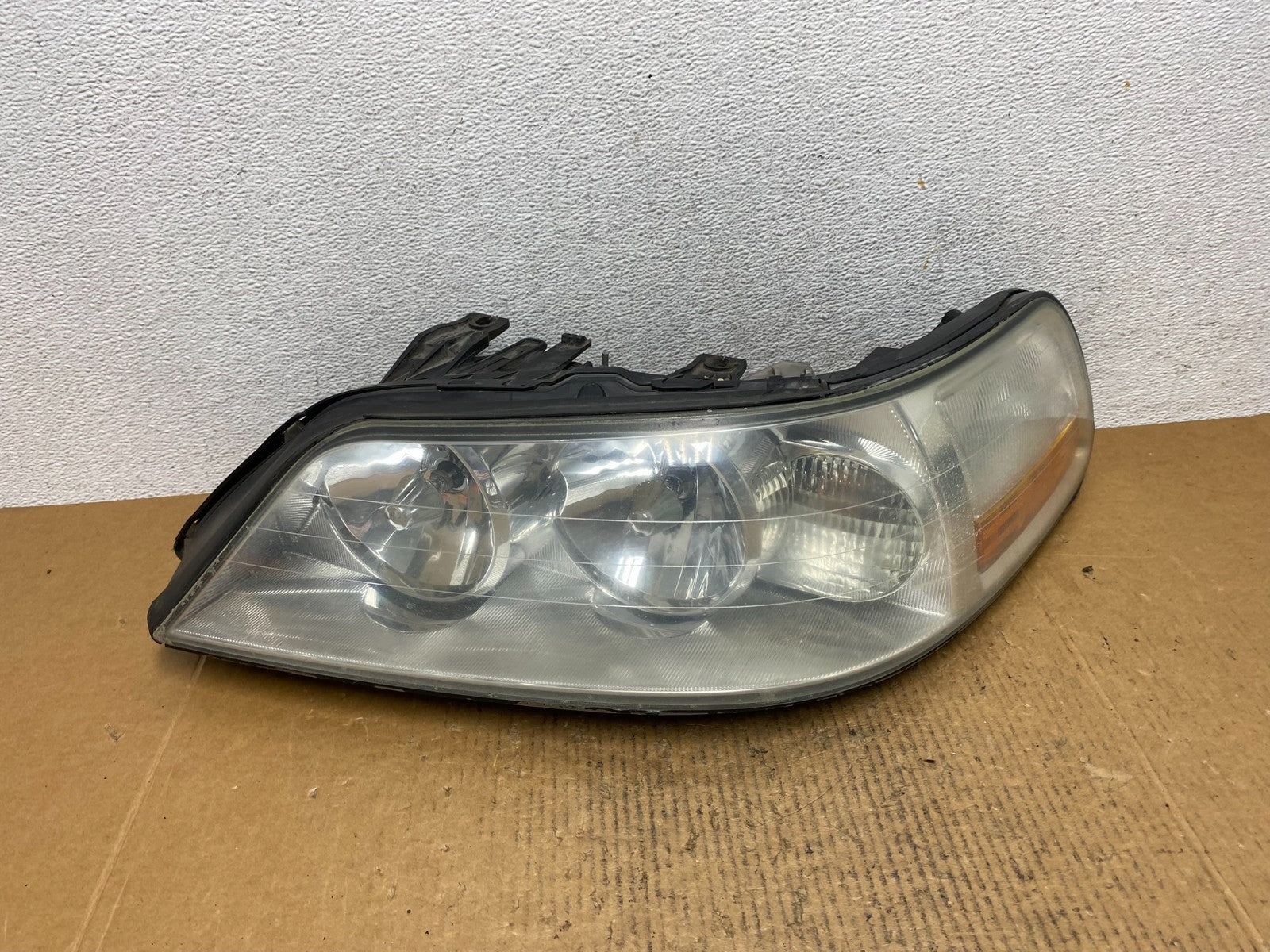2005 to 2011 Lincoln Town Car Left Driver LH Side Headlight AE1166 DW0