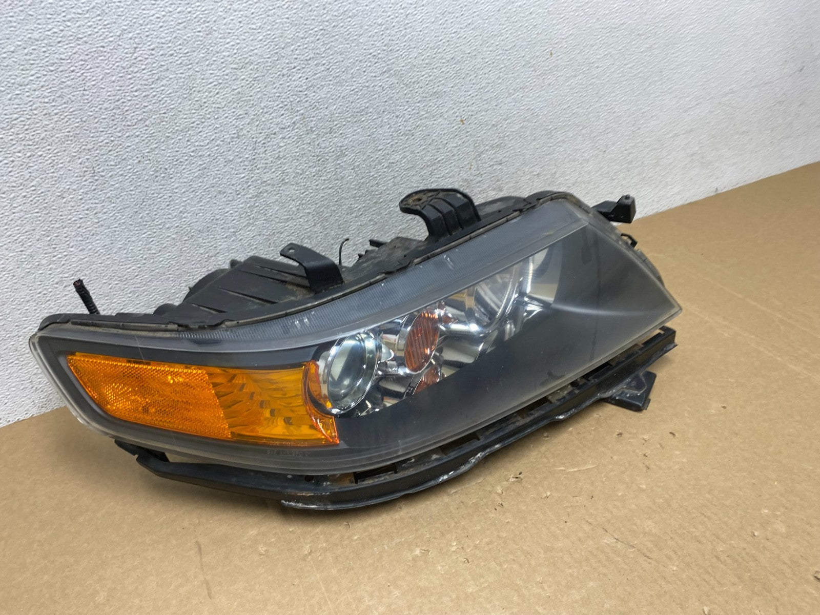 2004 to 2006 Acura TSX Right Passenger RH Side Xenon HID Headlight AF9946 DW2