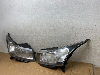 2011 to 2015 Chevrolet Cruze Halogen Left+Right Set Headlights Z1318 DW1