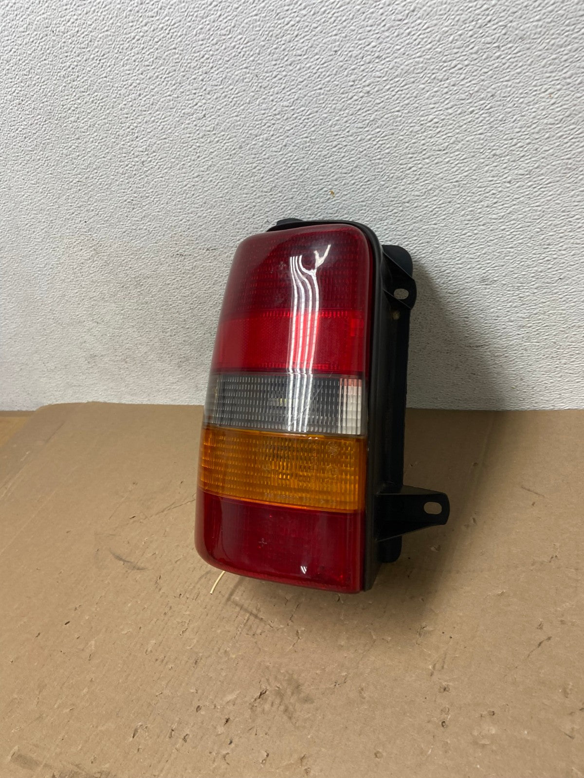 1993-1998 Jeep Grand Cherokee ZJ Left Driver Side Tail Light AD7712 LK1
