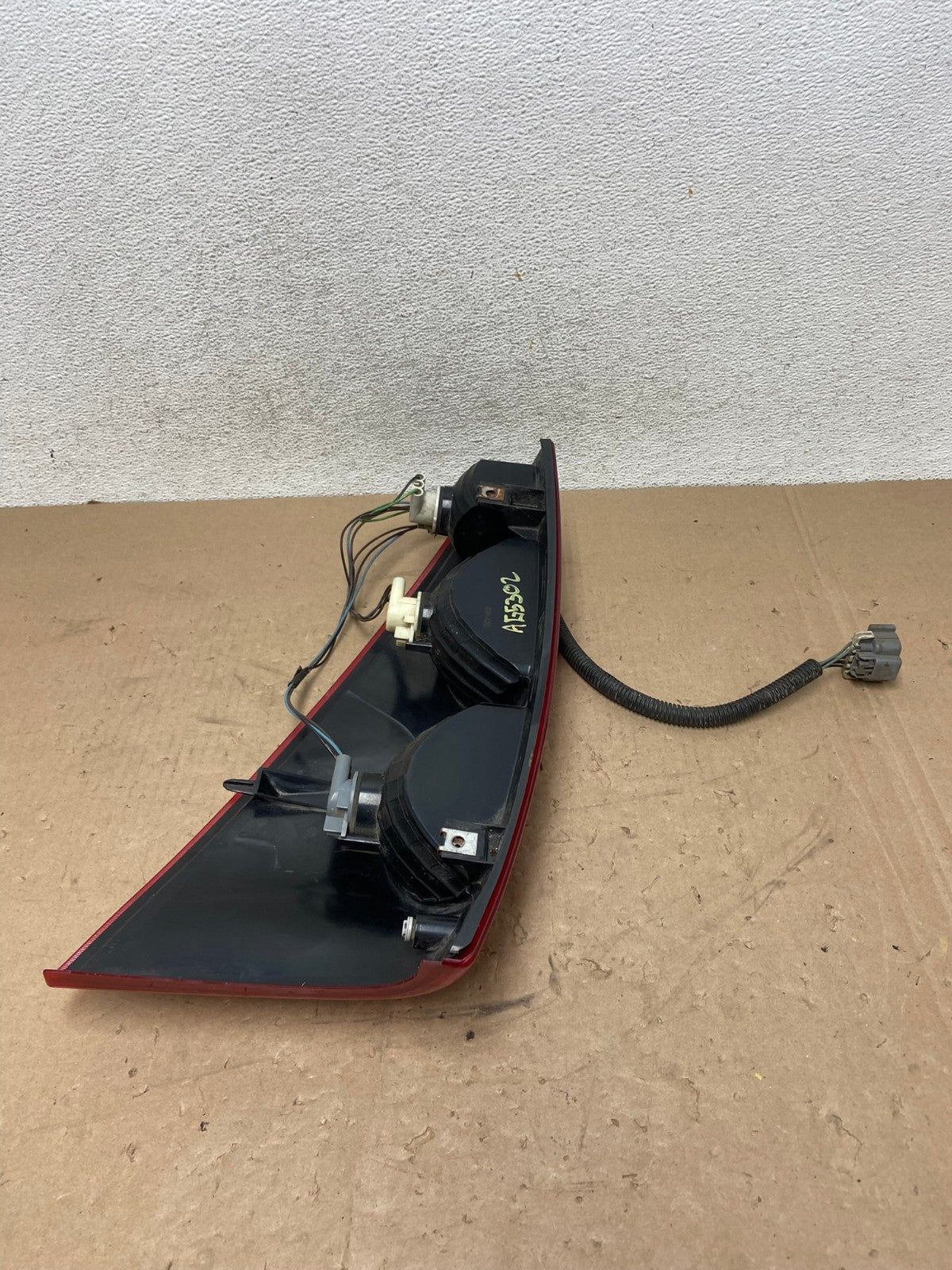2002 to 2006 Chevrolet Avalanche Left Driver LH Tail Light AG5302 LK5