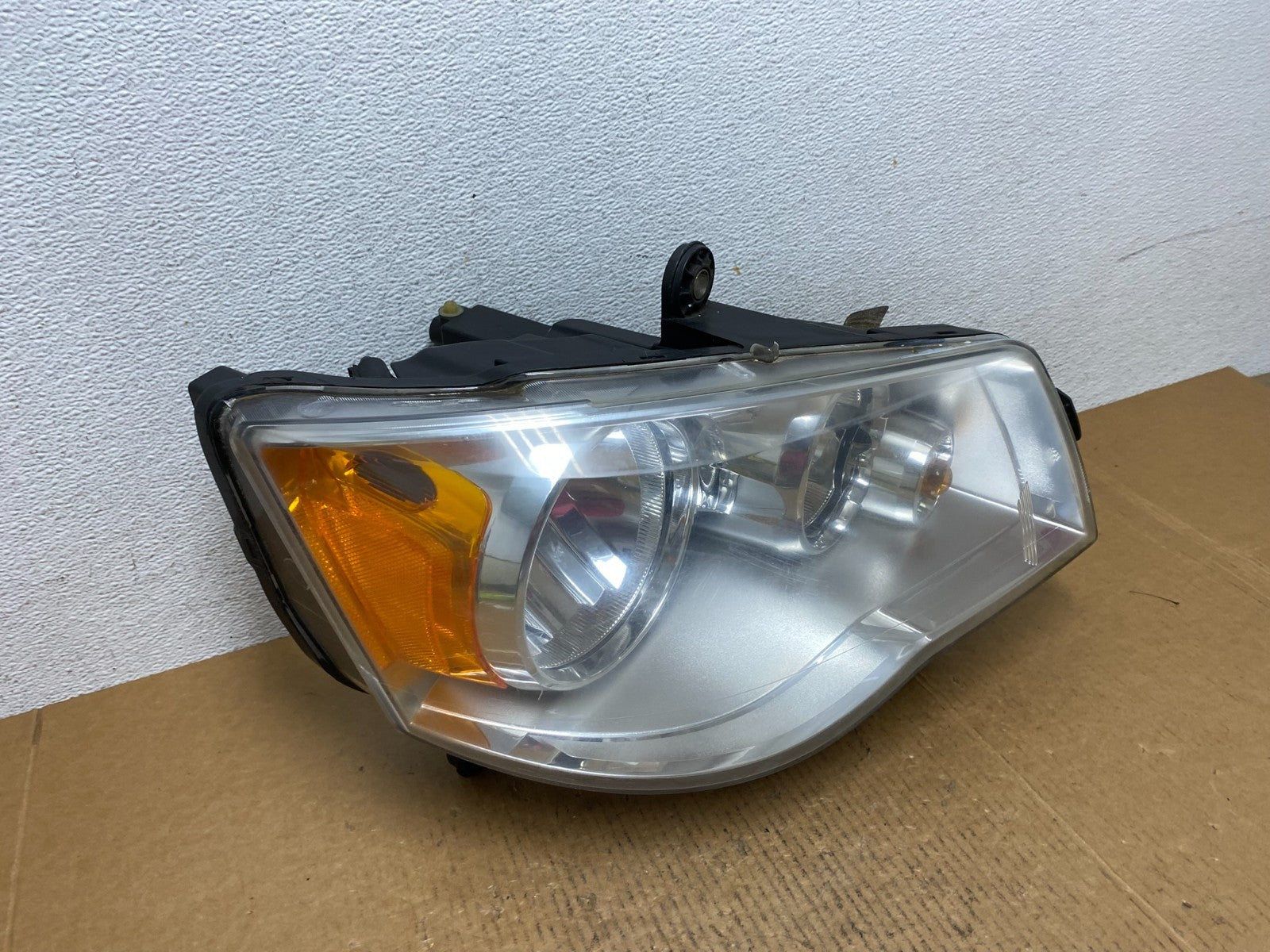 2011 to 2016 Chrysler Town and Country Right Passenger Headlight AE0460 DW2