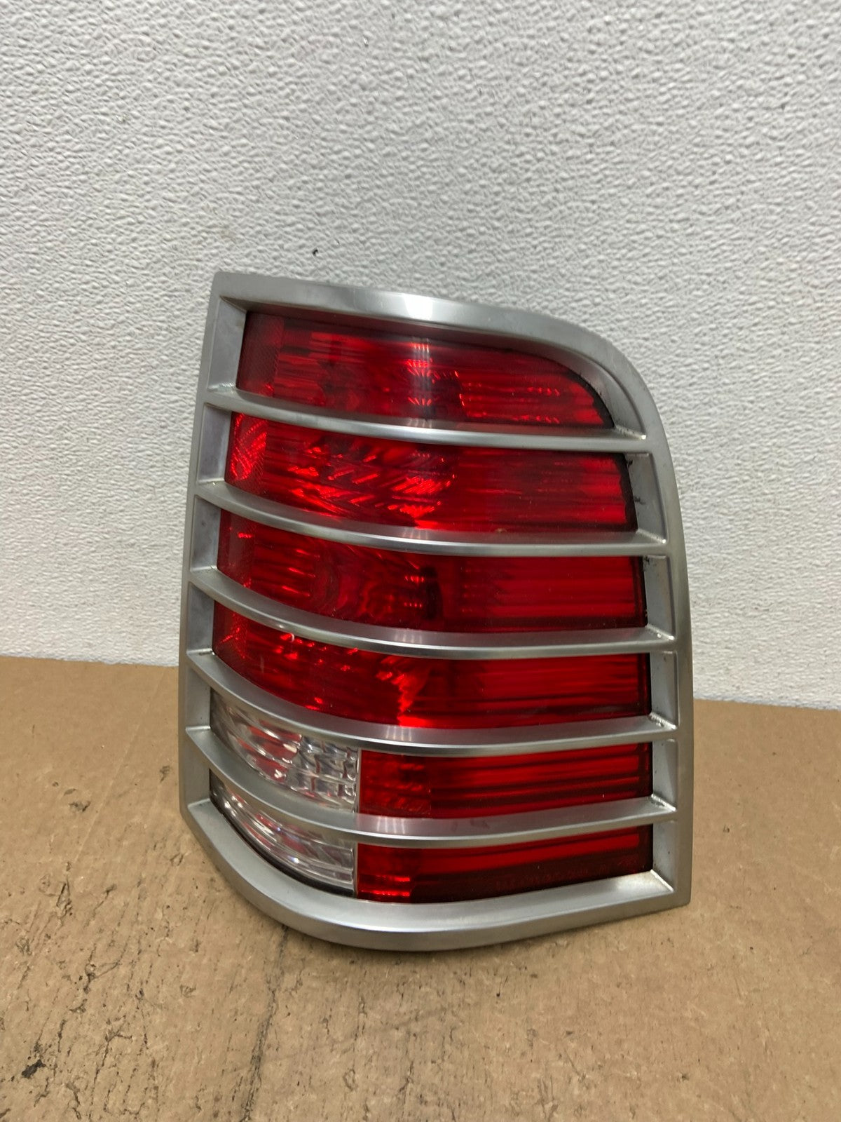 2002 2003 2004 2005 Mercury Mountaineer Right Passenger Tail Light AC7422 DW0