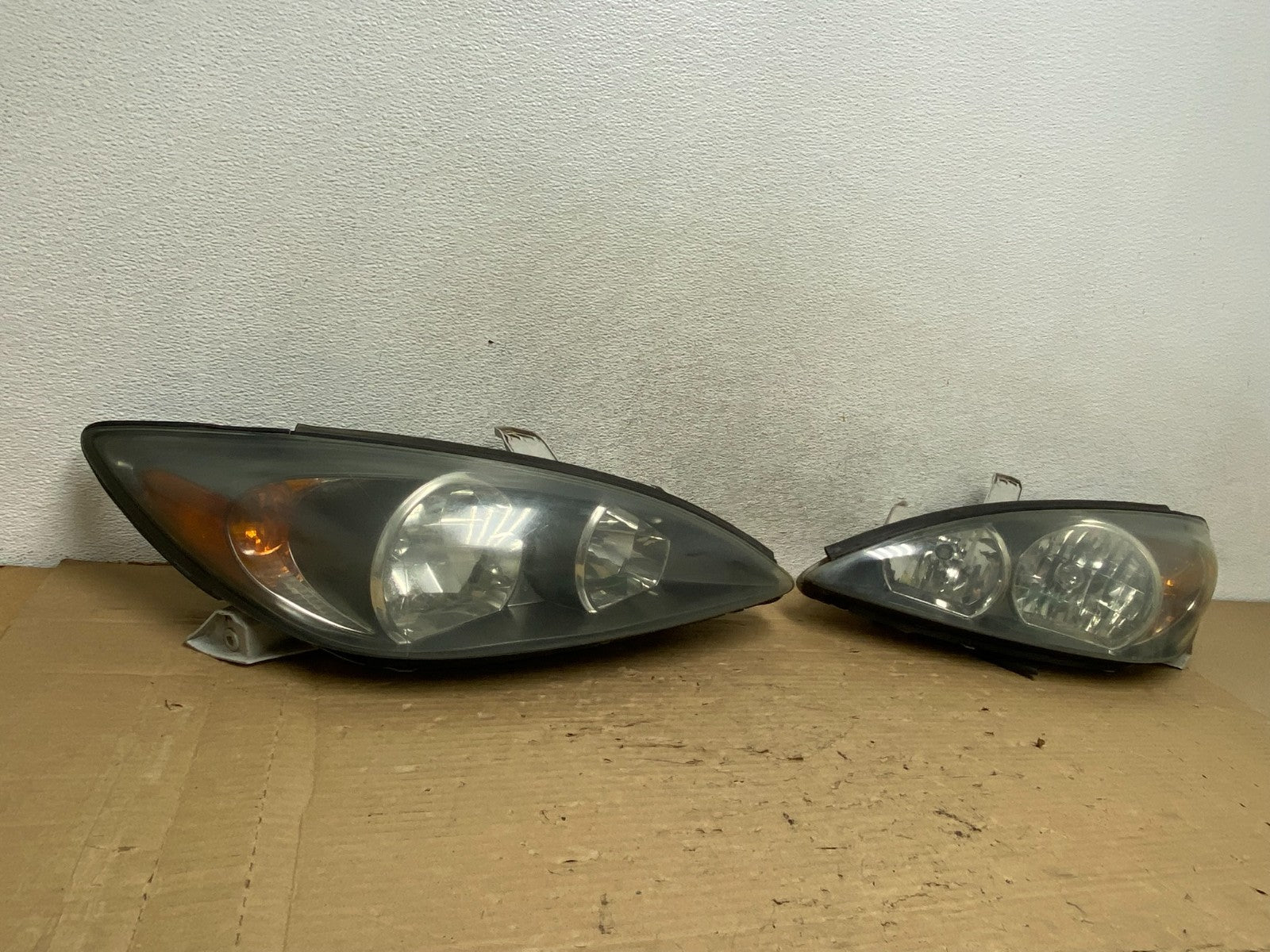 2002 2003 2004 Toyota Camry Left+Right Set Side Halogen Headlights AG8299 DW1
