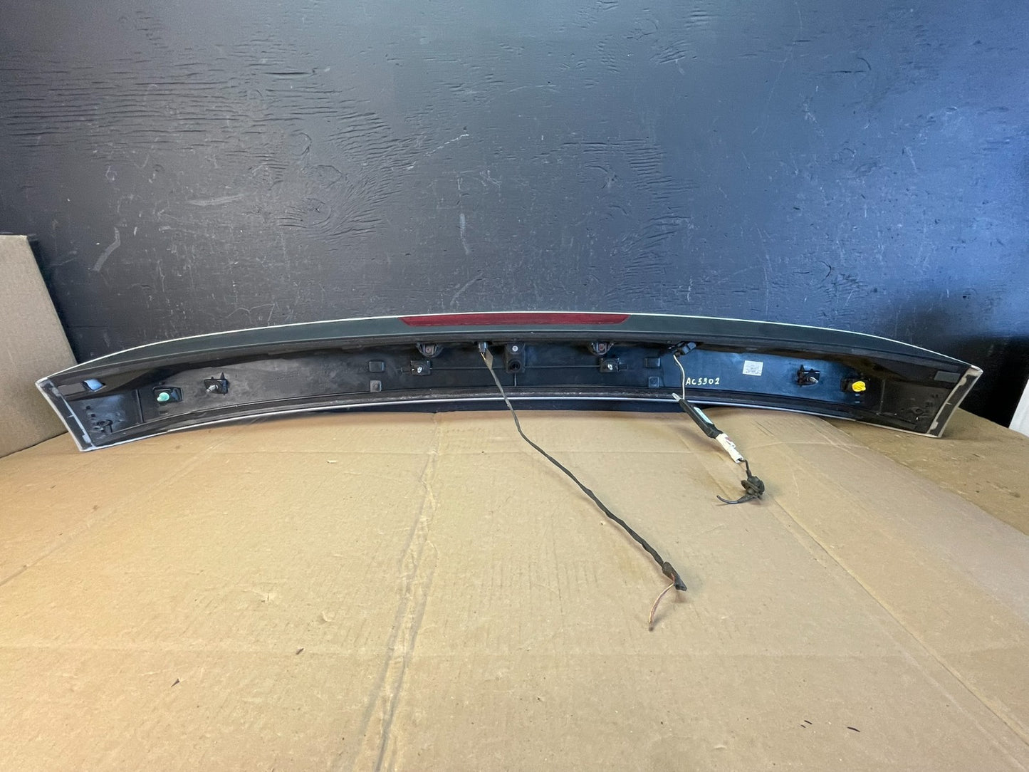 2007 to 2009 AUDI Q7 Rear Tailgate Spoiler W/ 3RD Third Brake Light OE AC5302 DG6