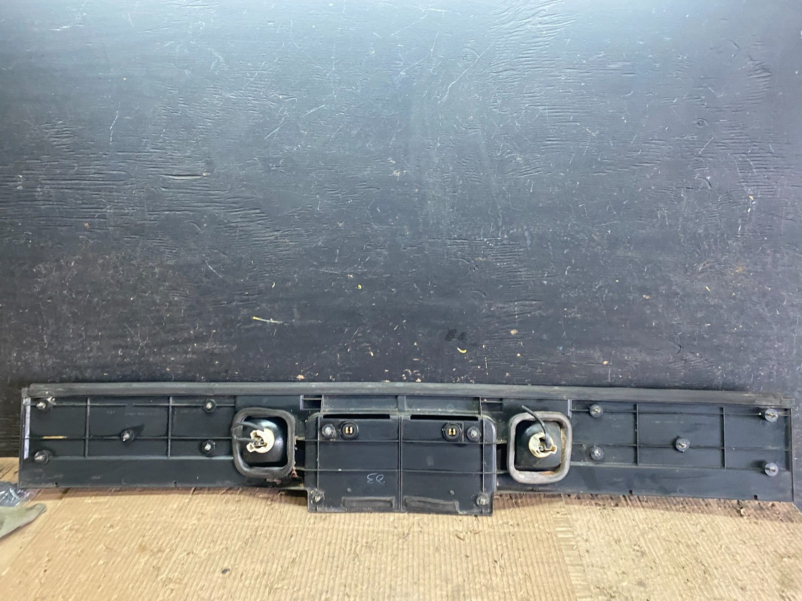 1989 1990 Mercury Cougar LS Rear Trunk Center Tailgate Tail Light Panel w9937 DG7