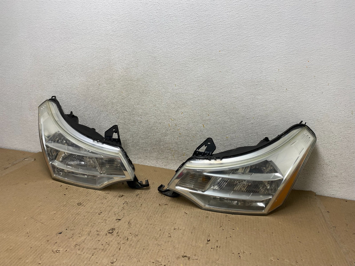 2008 2009 2010 2011 Ford Focus Left+Right Headlights Halogen AH6617 DW2