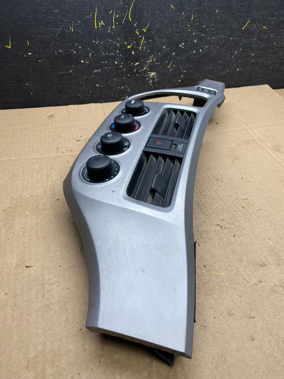 2005 to 2010 Honda Odyssey Radio Climate Control Dash Trim Bezel Z0052 DG3