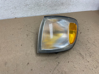 1998 to 2000 Toyota Sienna Left Driver Side Turn Signal Marker Lamp AG6555 DW2
