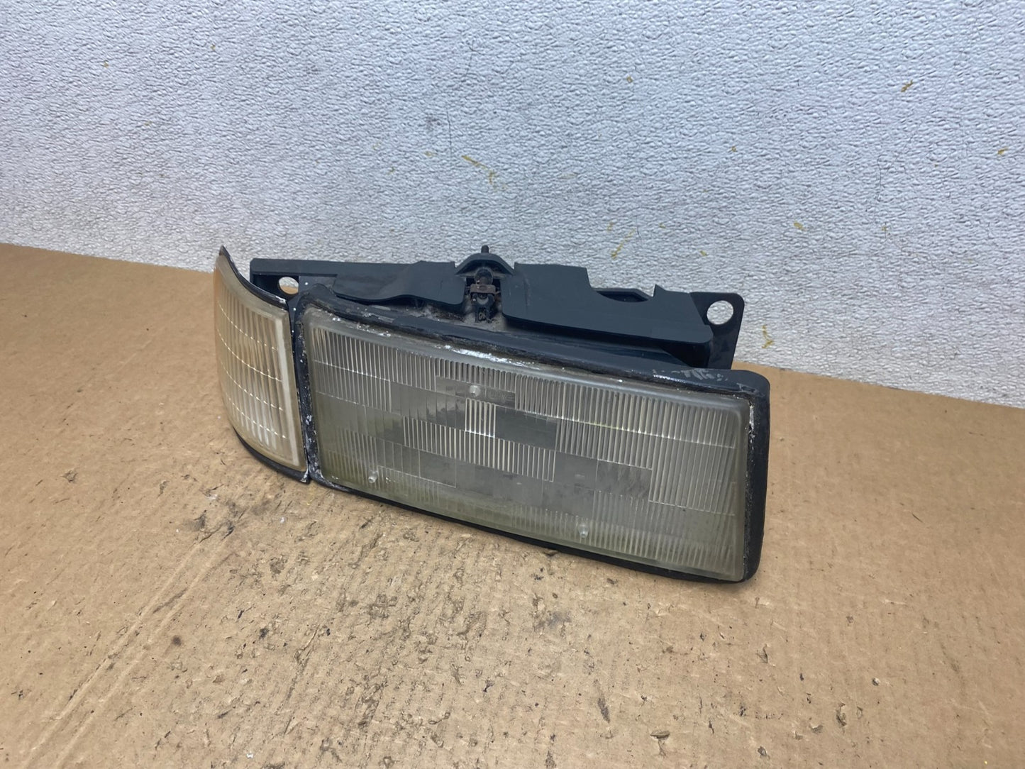 1989 to 1995 Dodge Spirit Right Passenger Halogen Headlight q8003 DG1