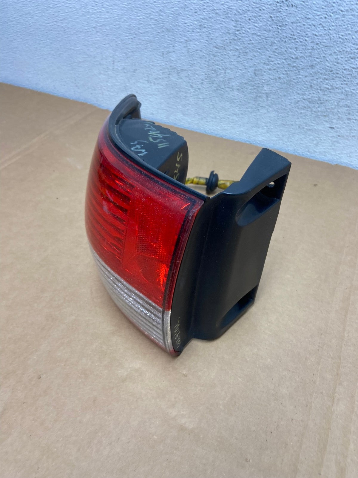 2001 2002 2003 Toyota Sienna Left Driver Lh Side Tail Light AD2545 LK1