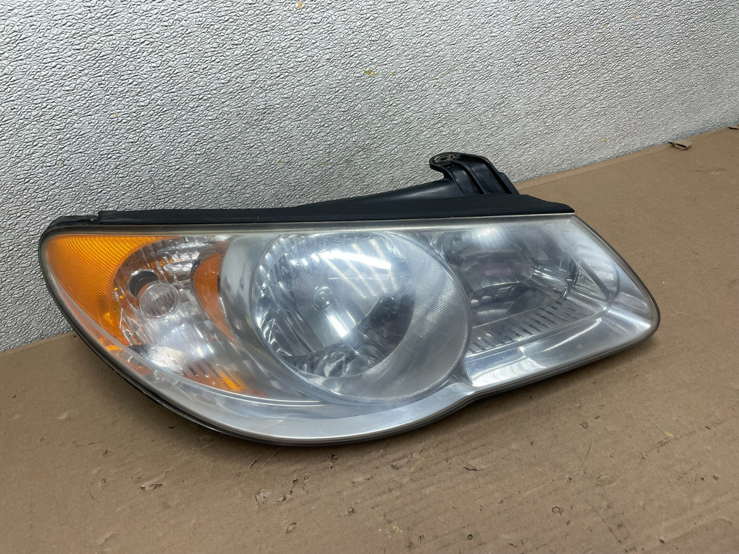 2007 2008 2009 2010 Hyundai Elantra Right Passenger Side Headlight OEM AA9990 DW0