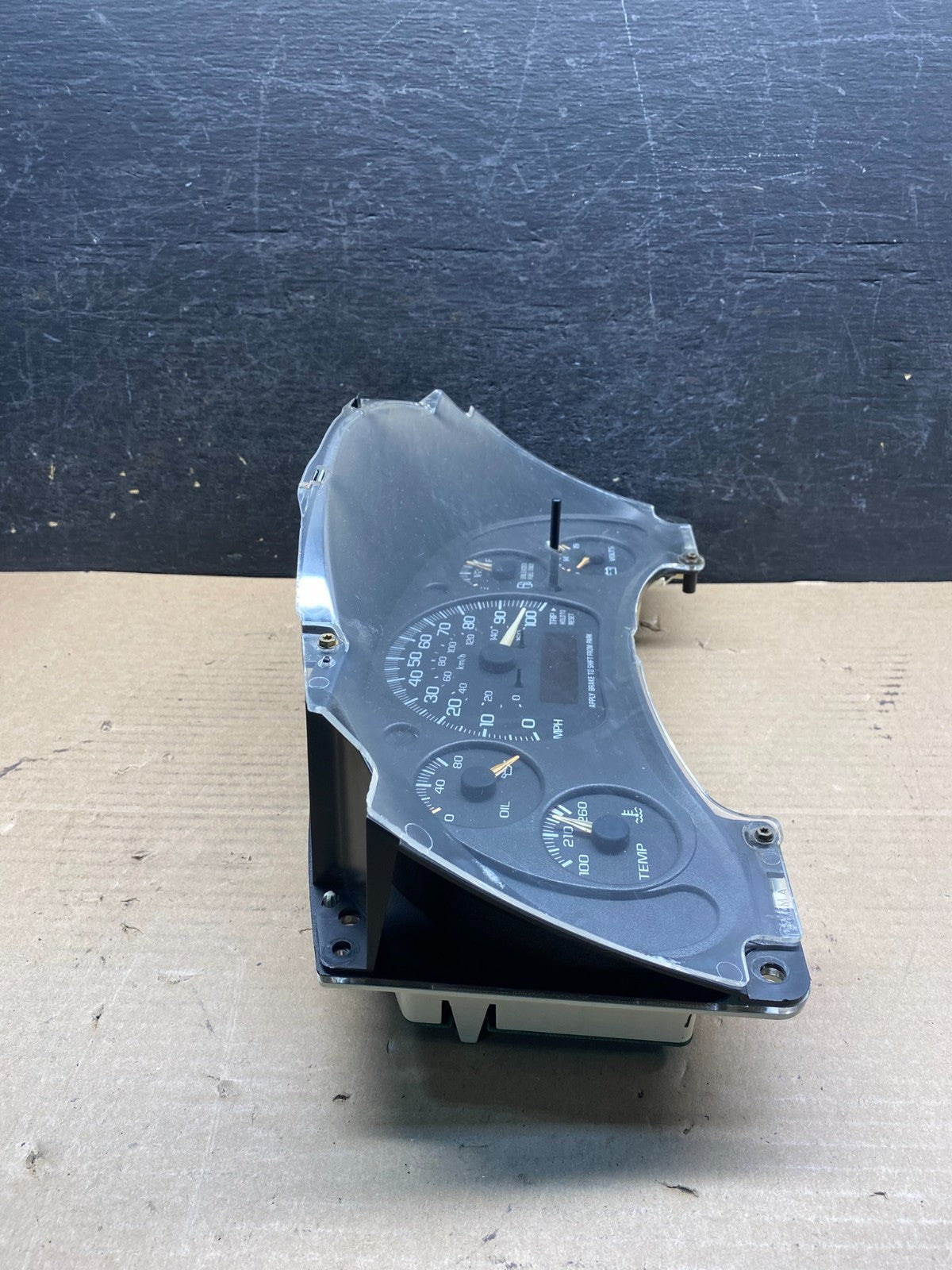 2000 to 2005 Chevrolet Astro Cluster Gauge Speedometer ECM AH9766 DW1