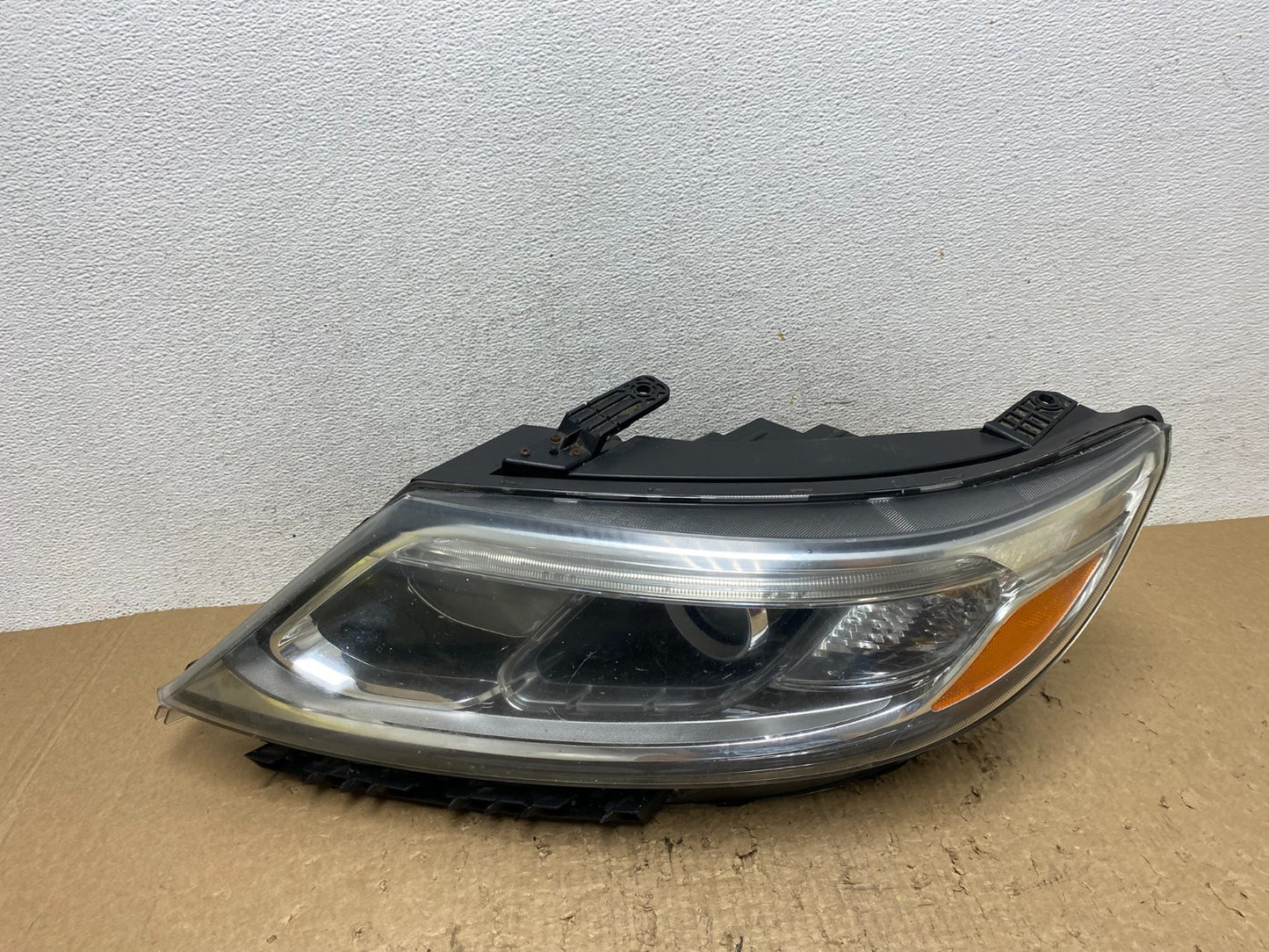 2014 to 2015 Kia Sorento Left Driver LH Side Headlight Halogen AF8444 DW0
