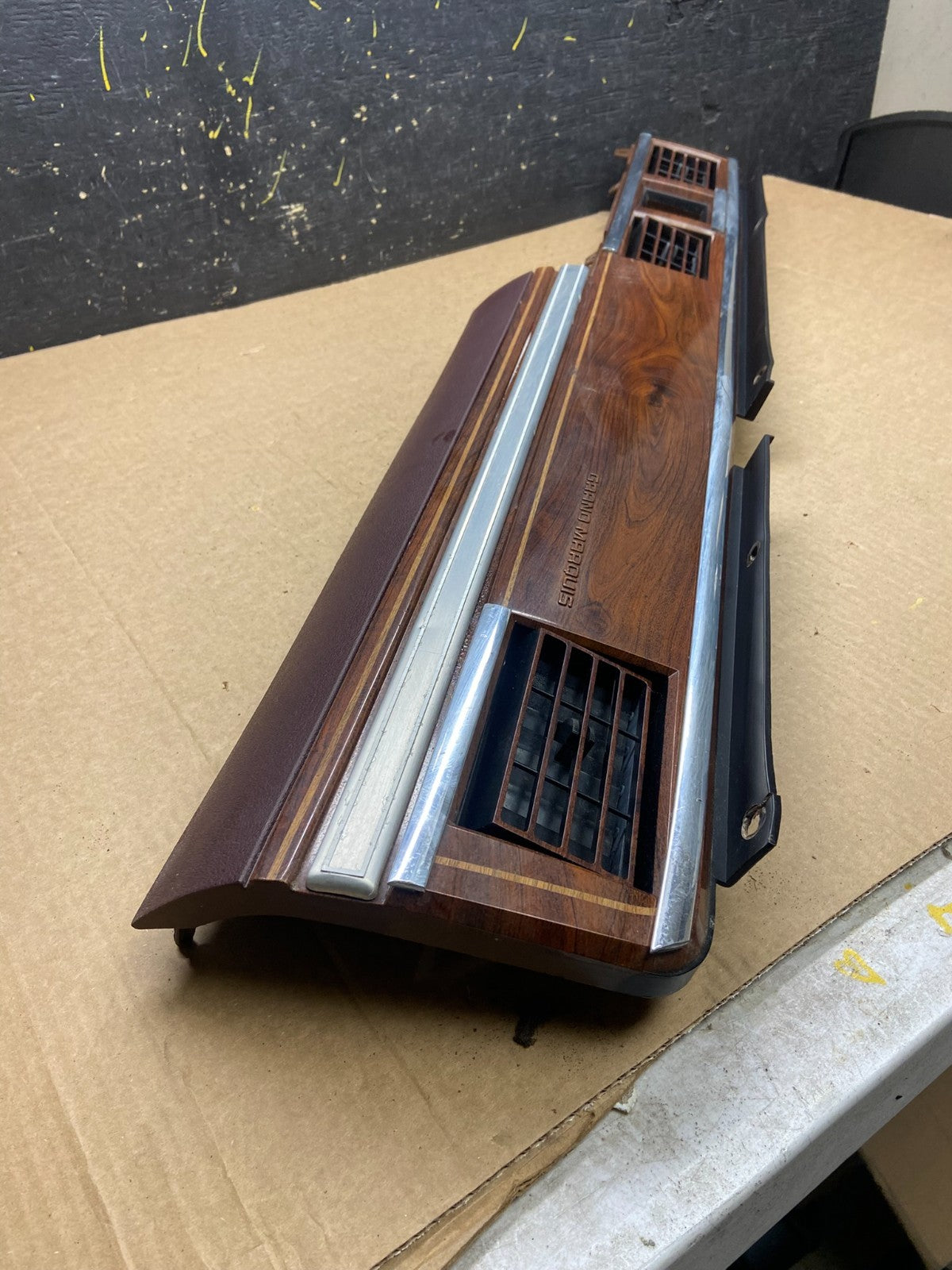 1988 - 1991 Mercury Marquis Center Console Air Vent Molding Bezel Trim x6571 DG3