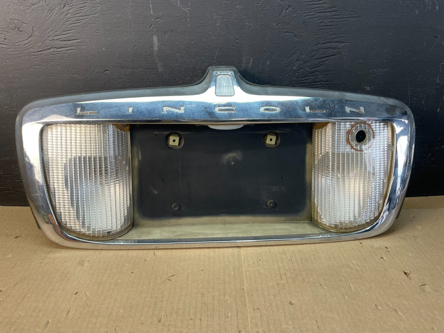 1998-2002 Lincoln Town Car Trunk Finish Panel Reverse License Plate AC1887 DG0