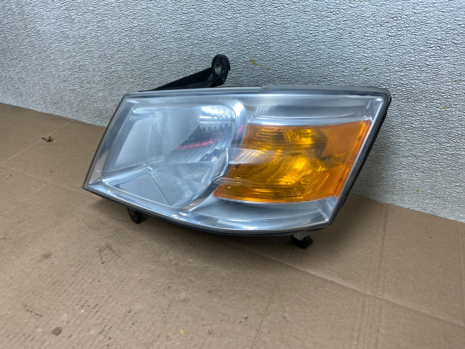 2008 to 2010 Dodge Caravan Left Driver Lh Halogen Headlight Y1008 DW1