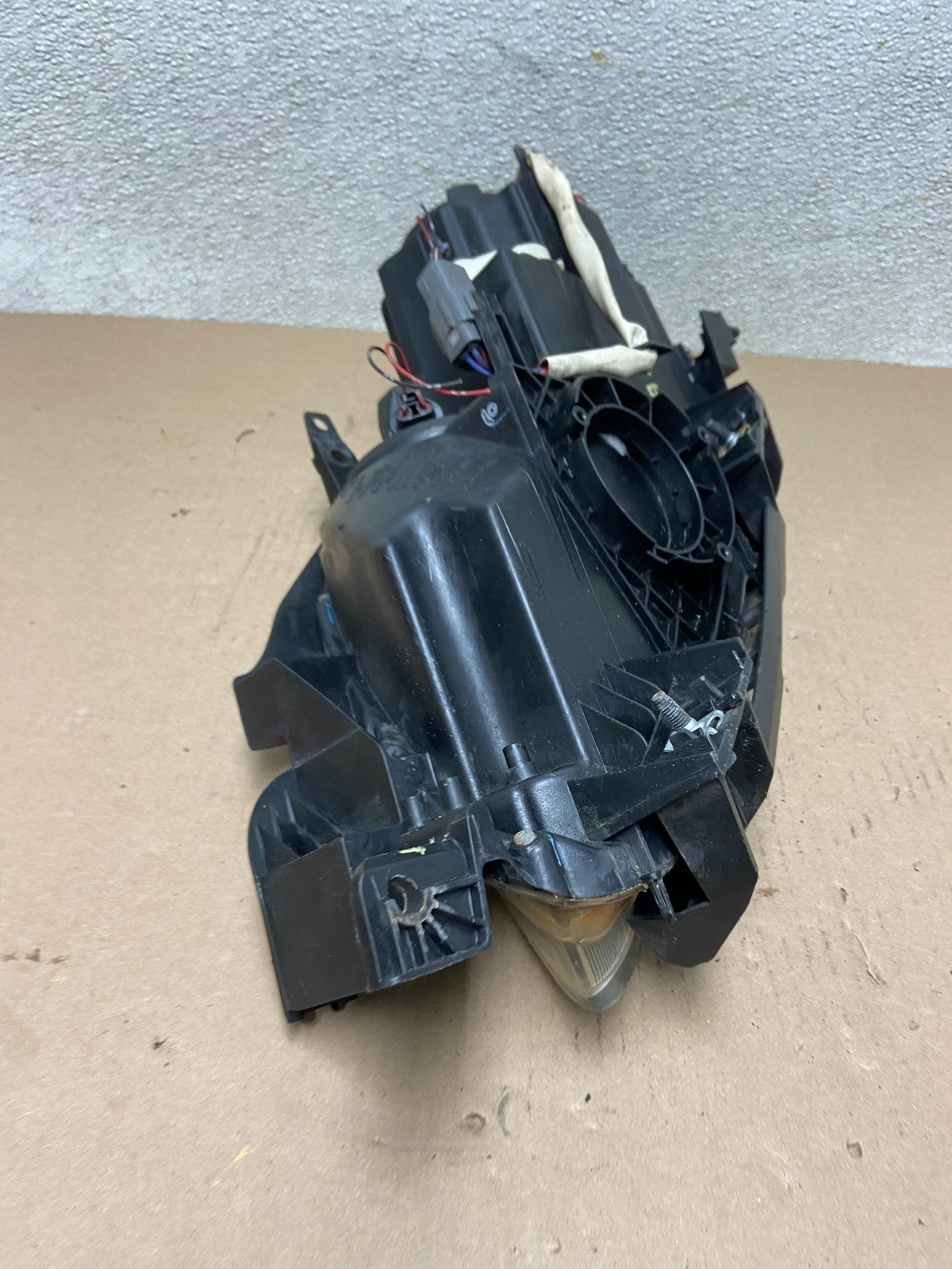 Halogen 2007 to 2009 Mazda CX-7 Right Passenger RH Side Headlight Oem AB5042 DW8