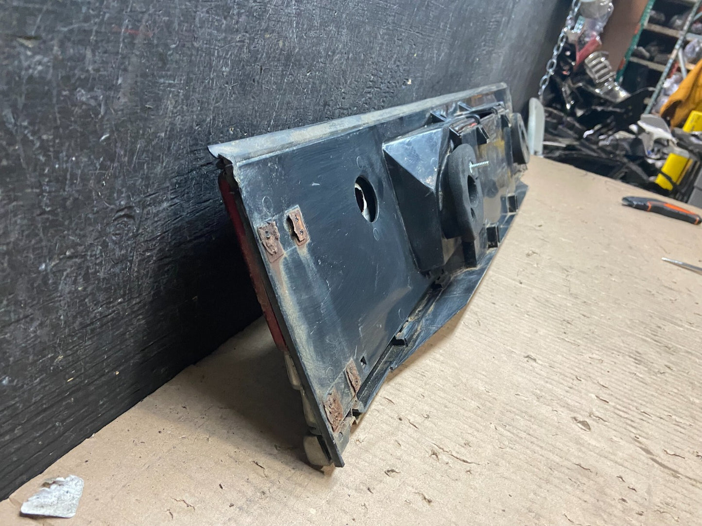 1989 - 1991 Plymouth Acclaim Center Tail Panel Finish Trunk License Plate i35995