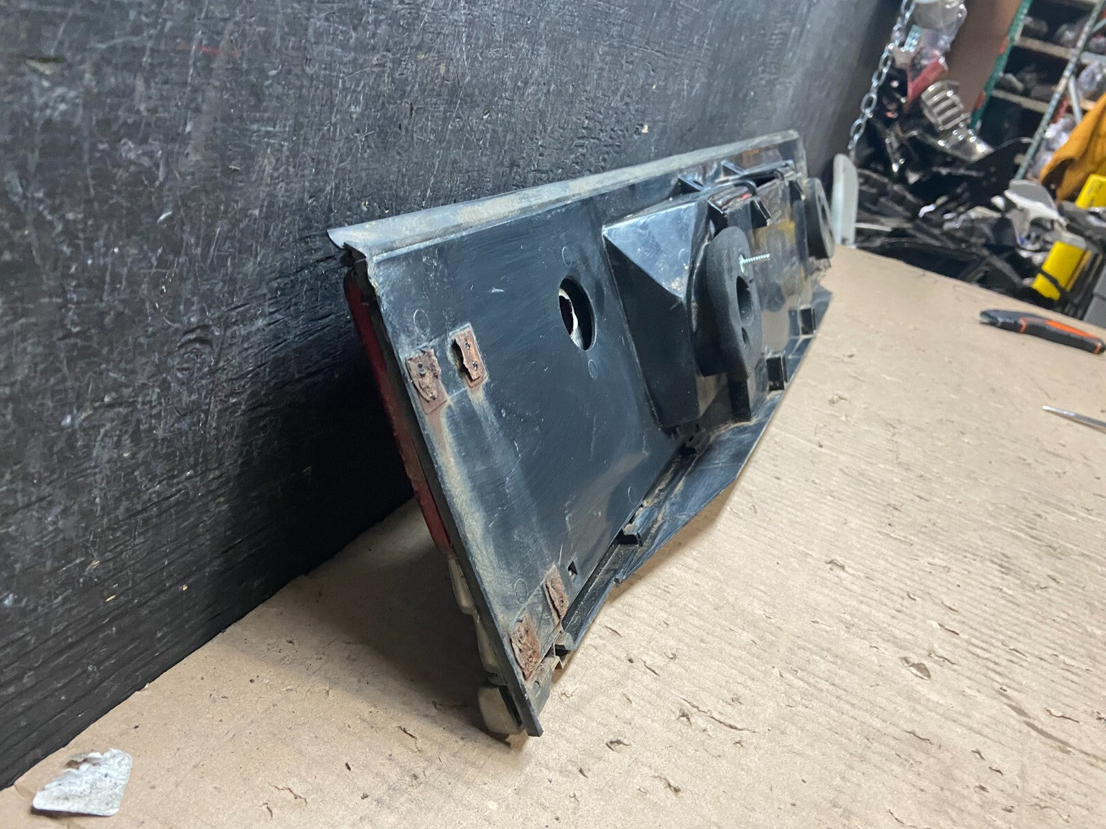 1989 - 1991 Plymouth Acclaim Center Tail Panel Finish Trunk License Plate i35995