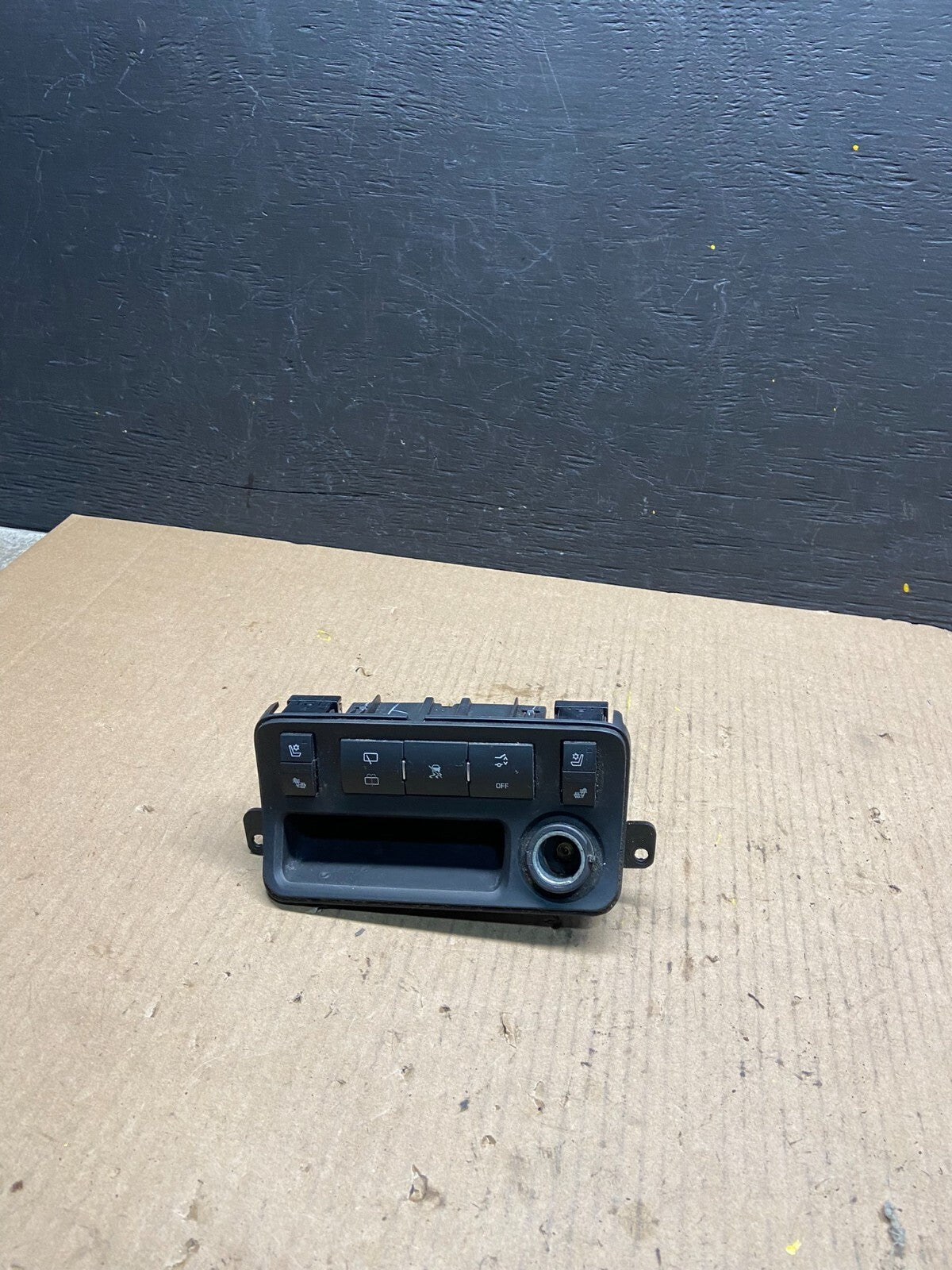 2013 2016 GMC Acadia Center Console Switch Panel Bezel Power Outlet F4678 DG10