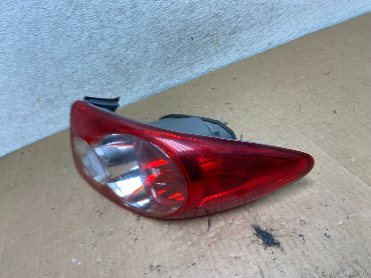 2003 - 2005 Mazda 6 Right Passenger Rh Side Tail Light AI9056 LK1