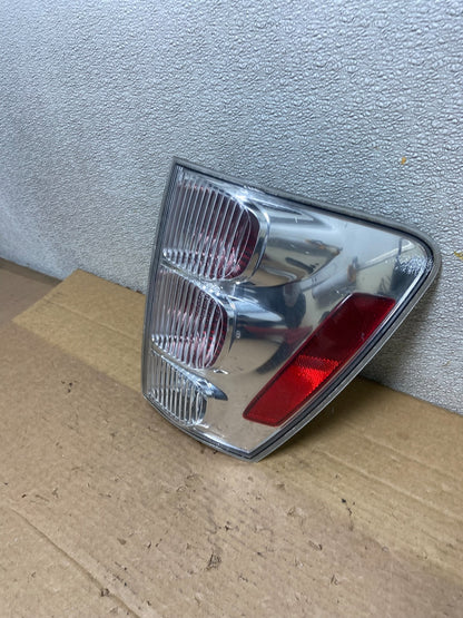 2005 to 2008 Chevrolet Equinox Right Passenger Rh Side Tail Light Oem AB5193 LK1