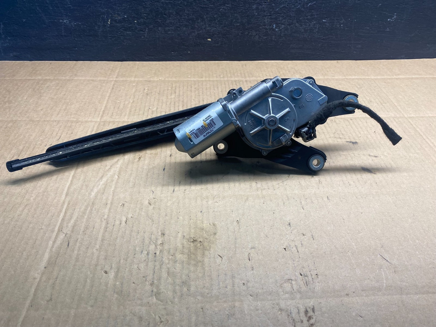 2020 to 2023 Ford Explorer Rear Windshield Wiper Motor AD5070 DG5