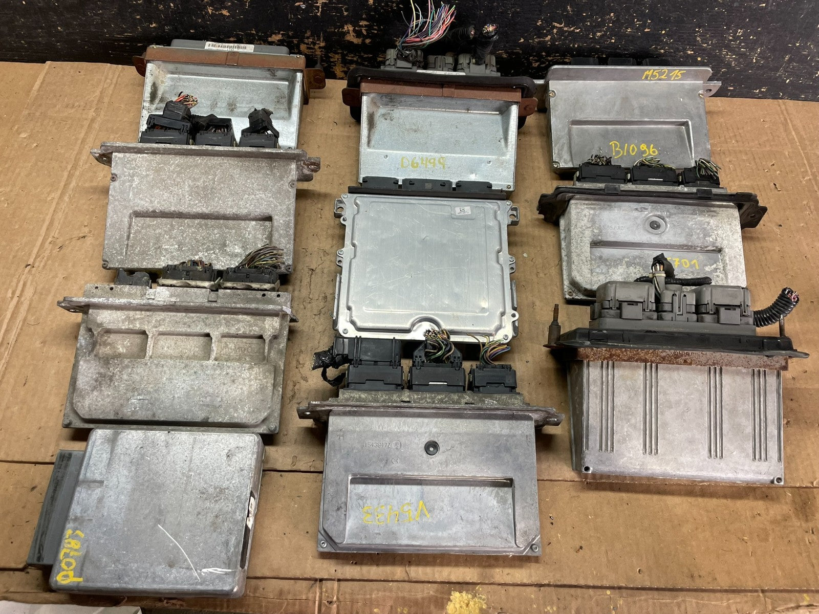 Mix of 10 Ford ECM Engine Computer Module AB32081
