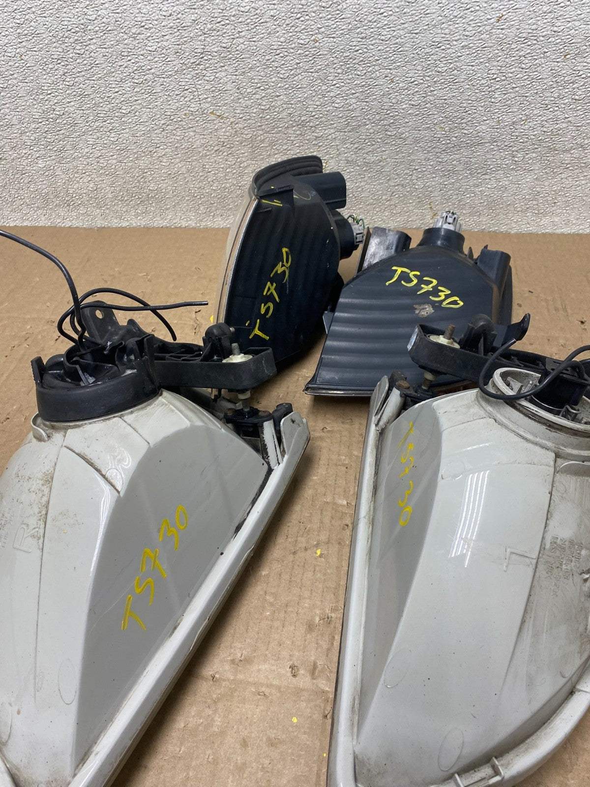 2001 2002 2003 Toyota Sienna Left+Right Side Set Headlights Halogen T5730 DW16