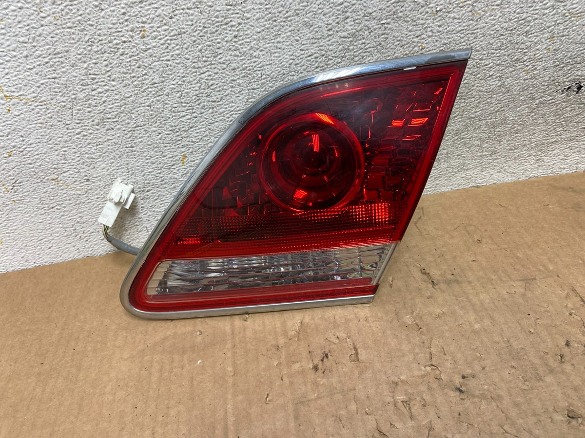 2005 2006 Lexus ES330 Right Passenger RH Side Tail Light Inner AI5650 DW0