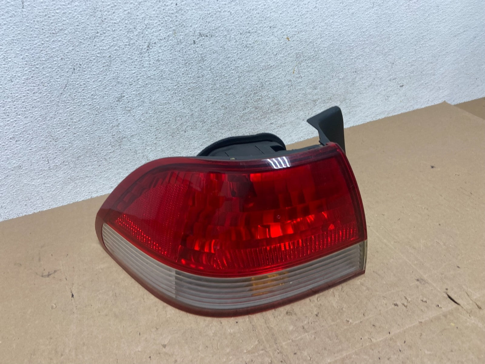 2001 to 2002 Honda Accord Sedan 4door Left Driver LH Tail Light AE6037 DW0