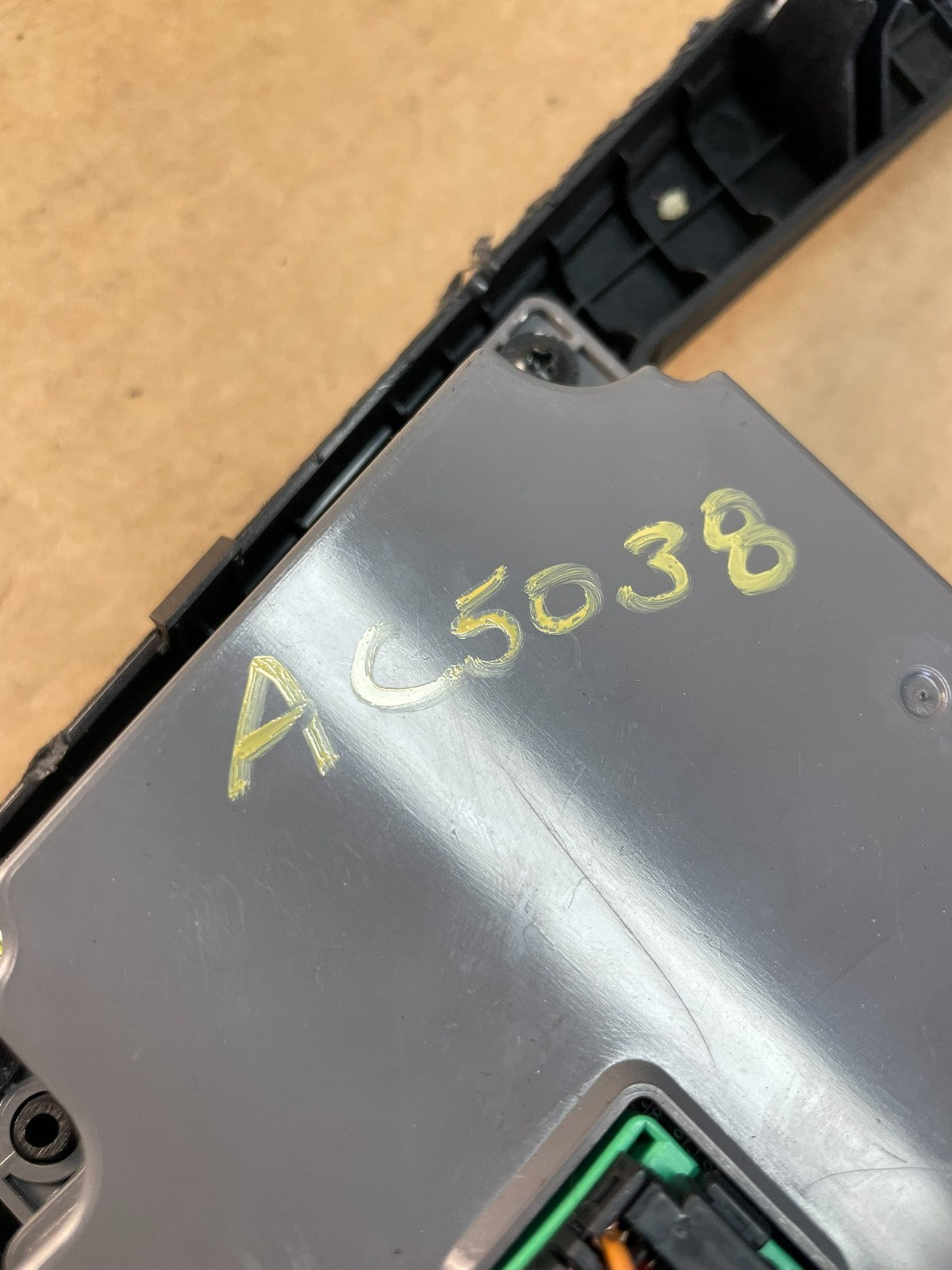 2007 to 2009 Kia Rondo Center Radio Climate Control Clock Trim AC5038 DG8