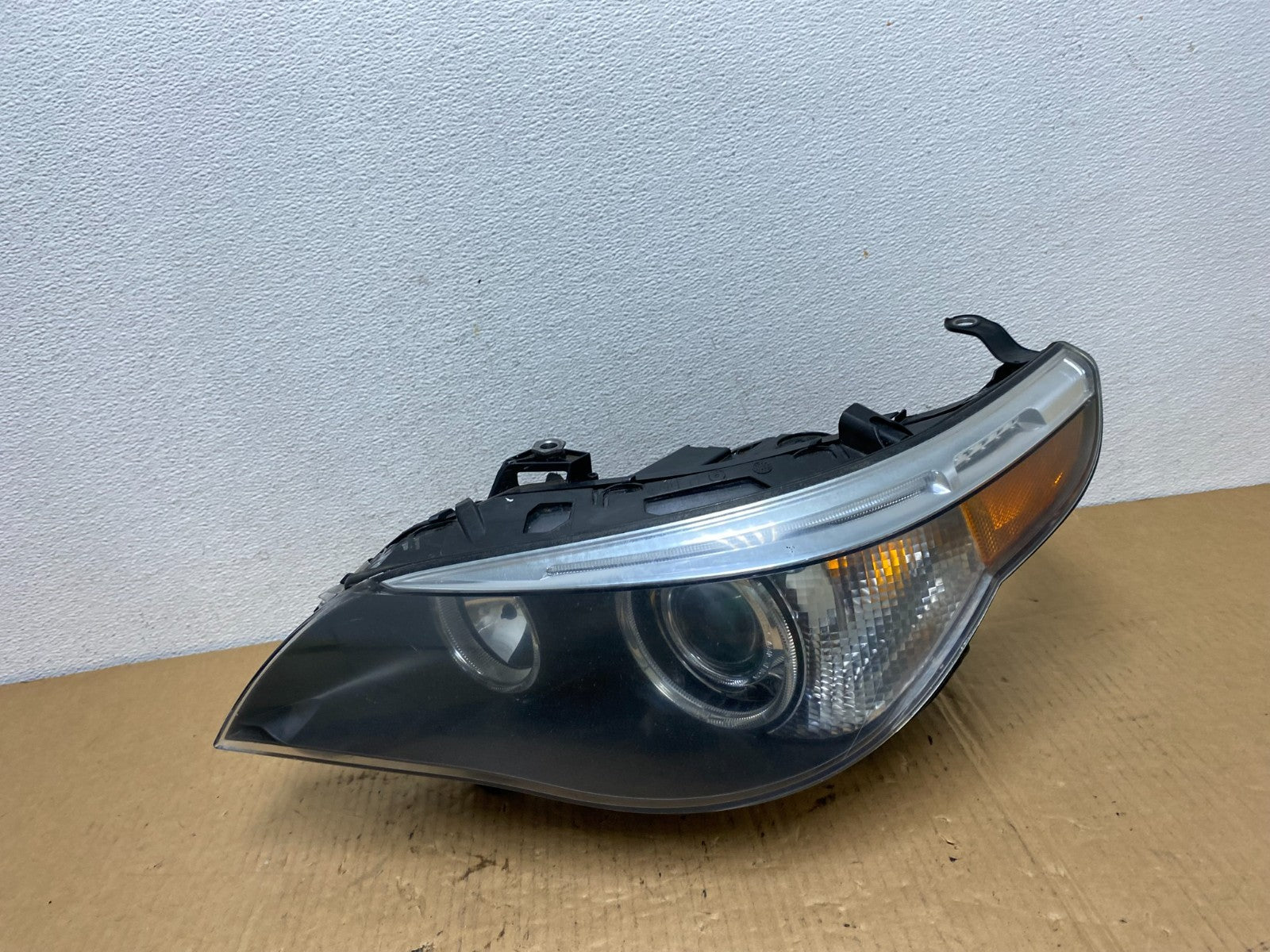 2004 to 2007 BMW 525i 5 Series Headlight Left Driver LH Xenon AFS AC7647 DW0