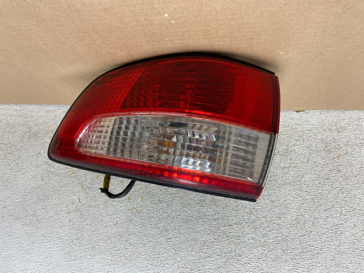 2001 2002 2003 Toyota Sienna Left Driver Lh Side Tail Light AH9296 DW0