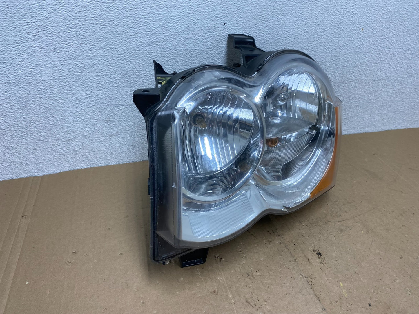 2008-2010 Jeep Grand Cherokee Left LH Driver Side Halogen Headlight AC5828 DW2